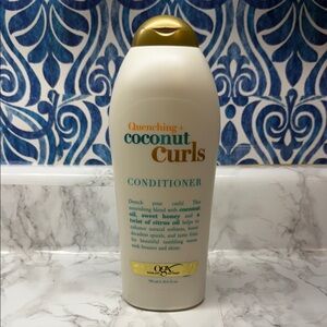 OGX Coconut Curls Conditioner - Cream & Gold